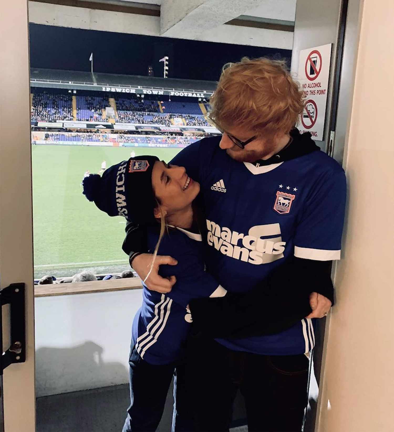 إد شيران وشيري سيبورنEd Sheeran and Cherry Seaborn