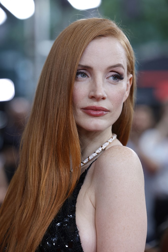 إطلالة Jessica Chastain بصبغات الشعر الاحمر الفاتح