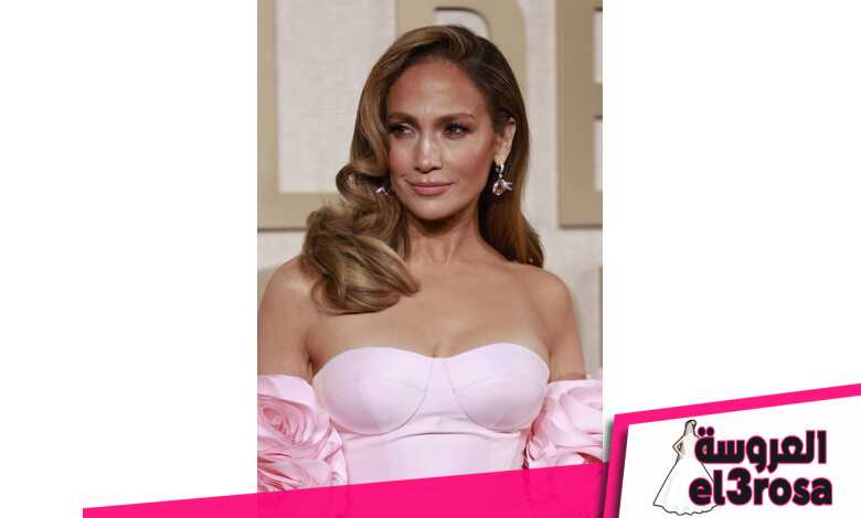 إطلالة Jennifer Lopez بمكياج برونزي لماع