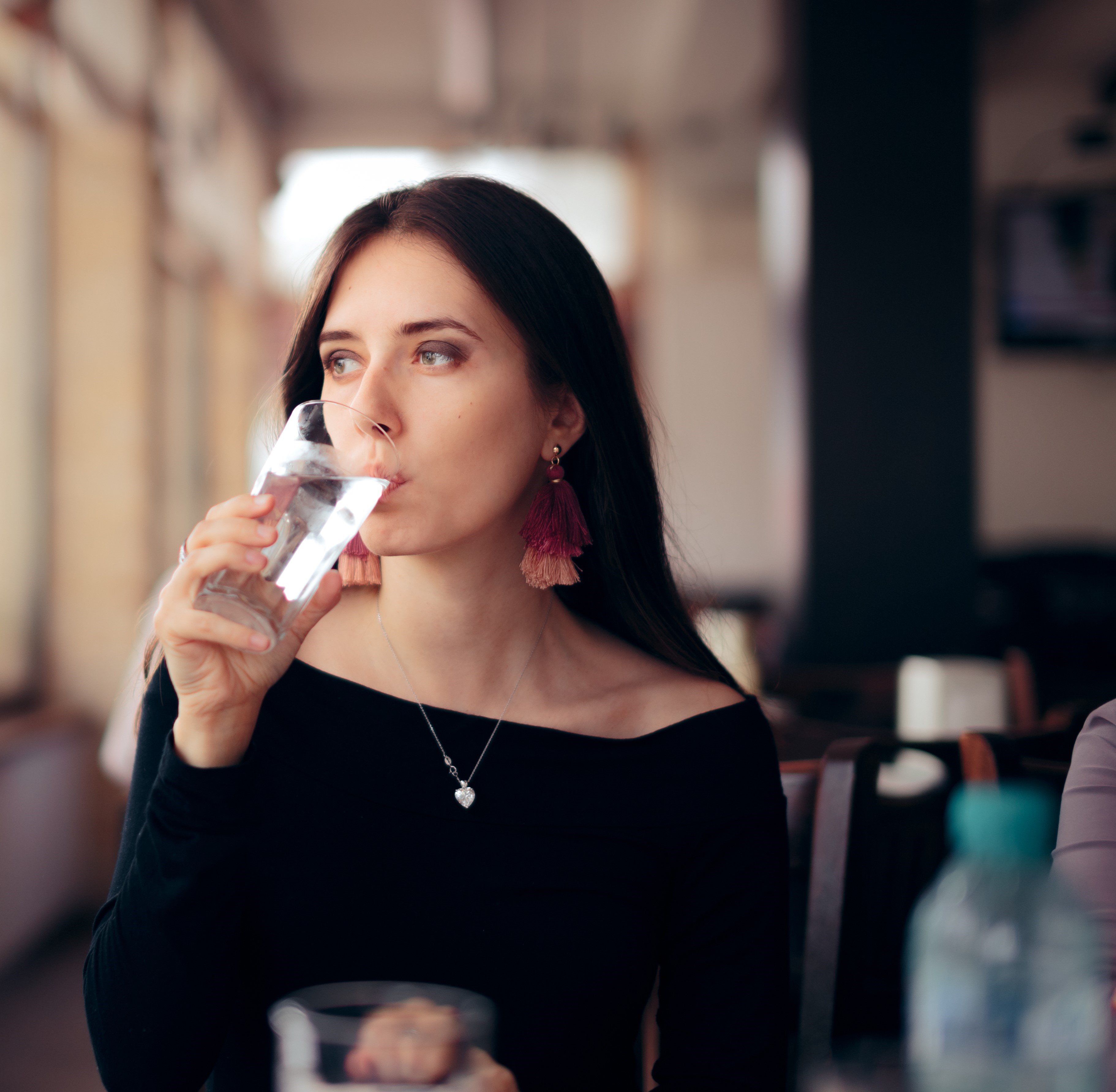 يجب الحرص على تناول الماء بوفرة منذ الإفطار وحتى موعد السحور لتجنب الصداع في رمضان