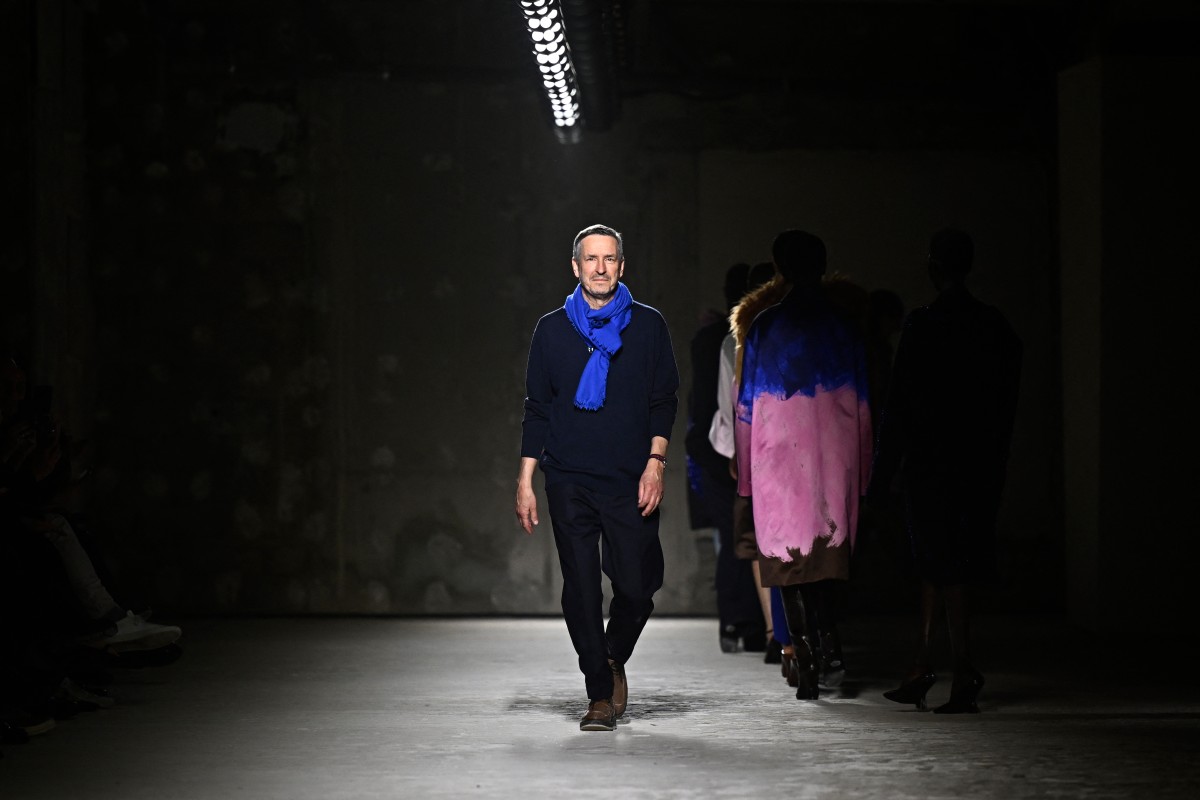 أعلن المصمم البلجيكي "دريس فان نوتن" Dries Van Noten ترك منصبه كمدير إبداعي لعلامته التجارية التي تحمل اسمه