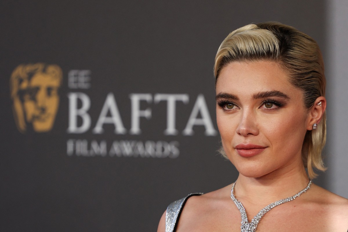 اطلالةFlorence Pugh  بمكياج بني قوي