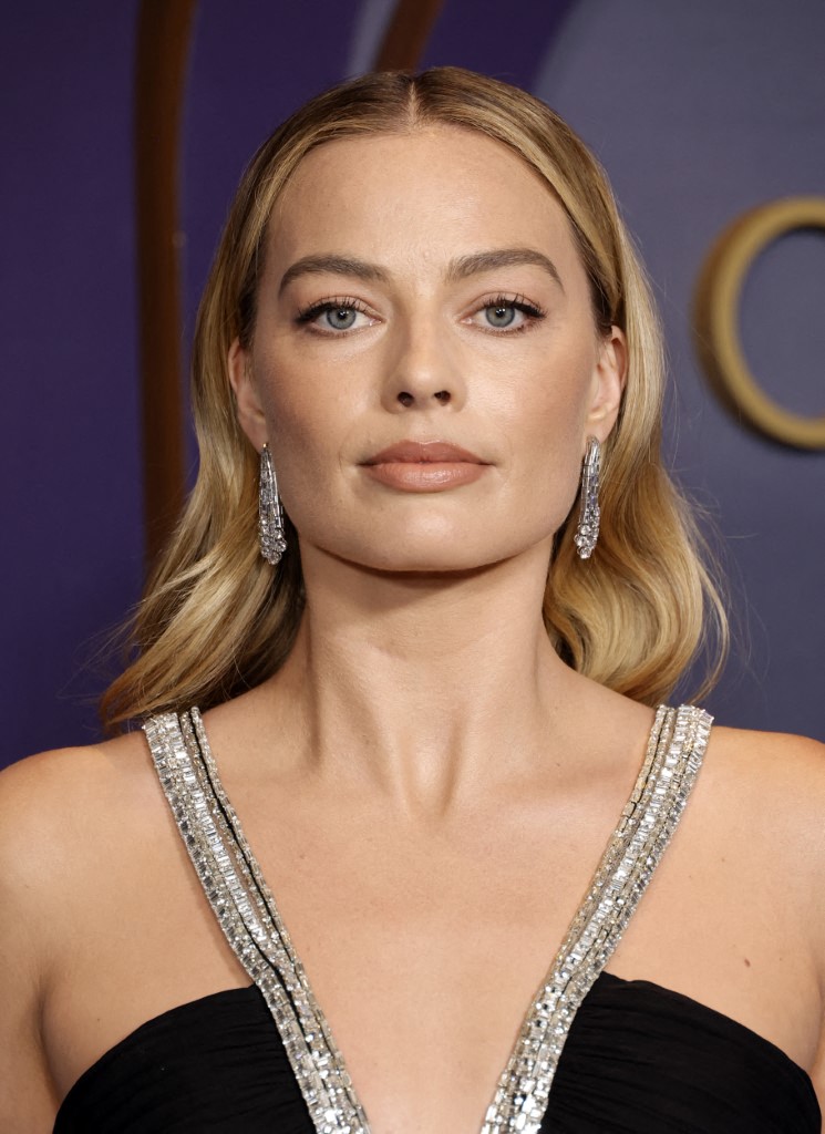 إطلالة Margot Robbie بخطوط الآيلاينر المات