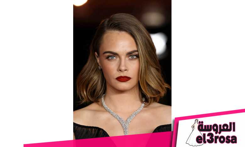 أحمر شفاه قوي ومات بأسلوب إطلالة  Cara Delevingne