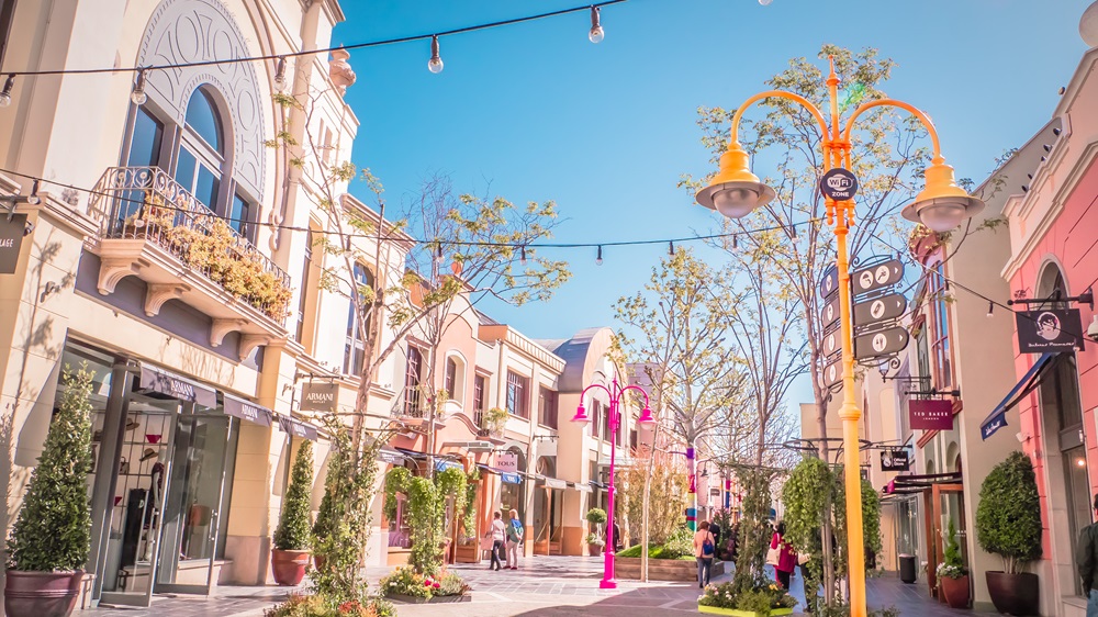 قرية "لاس روزاس" La Rozas Village أ