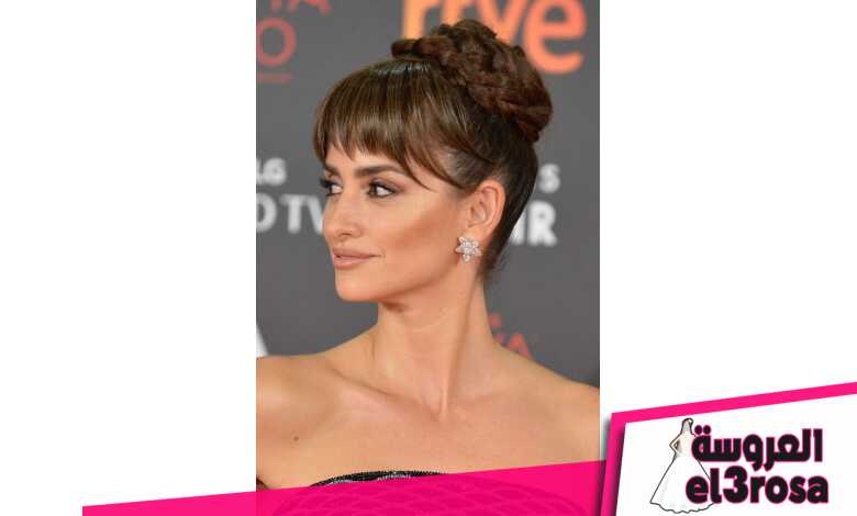 اطلالة Penelope Cruz بتسريحات الكعكة العالية والبنية