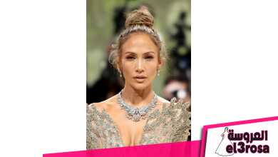 إطلالة Jennifer Lopez بالكونتورينغ الغلوسي البراق