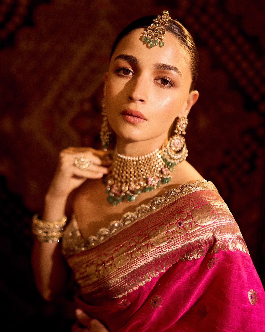 رسمات الظلال البرونزية البراقة بأسلوب Alia Bhatt- الصورة من حسابها على انستغرام