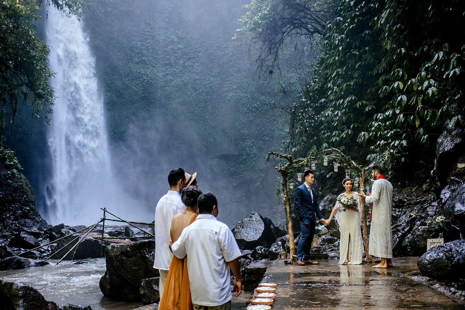 شلال نونغنونغ Nungnung Waterfall