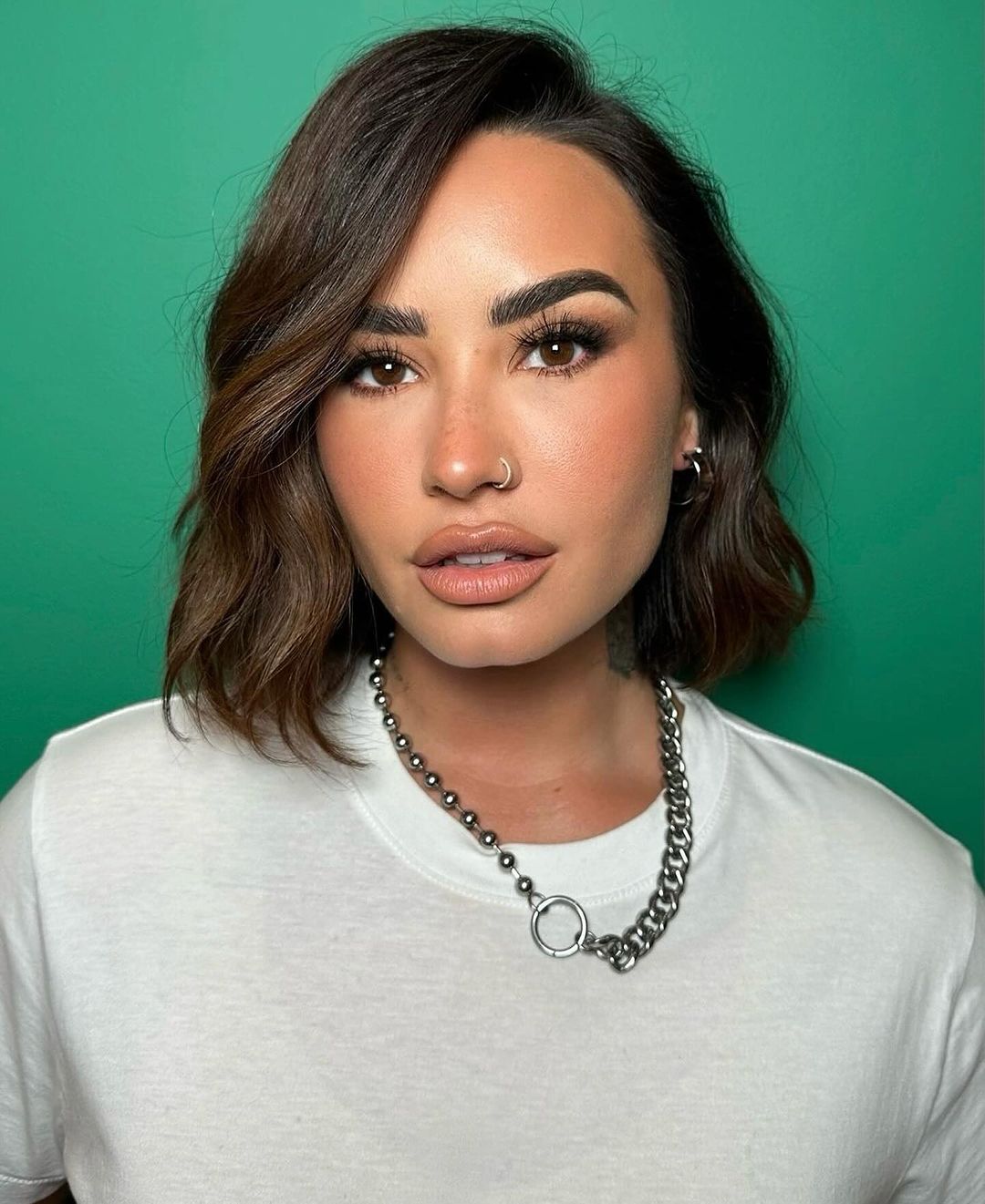 اطلالة Demi Lovato بتسريحات الشعر القصير مع الغرة- الصورة من حسابها على انستغرام