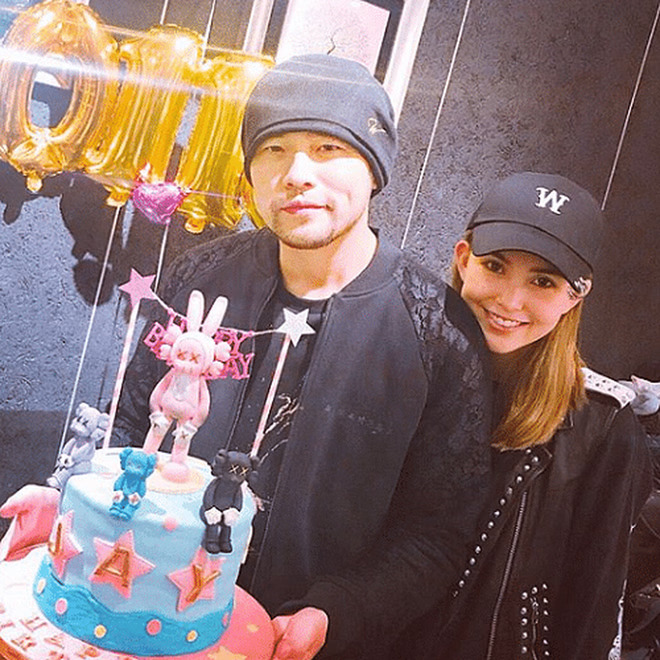 جاي تشو Jay Chou (45) وهانا كوينليفان Hannah Quinlivan (30)