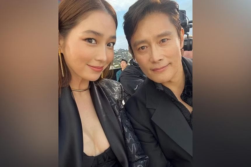 لي بيونغ هون Lee Byung-hun (54) ولي مين جونج Lee Min-jung (42)