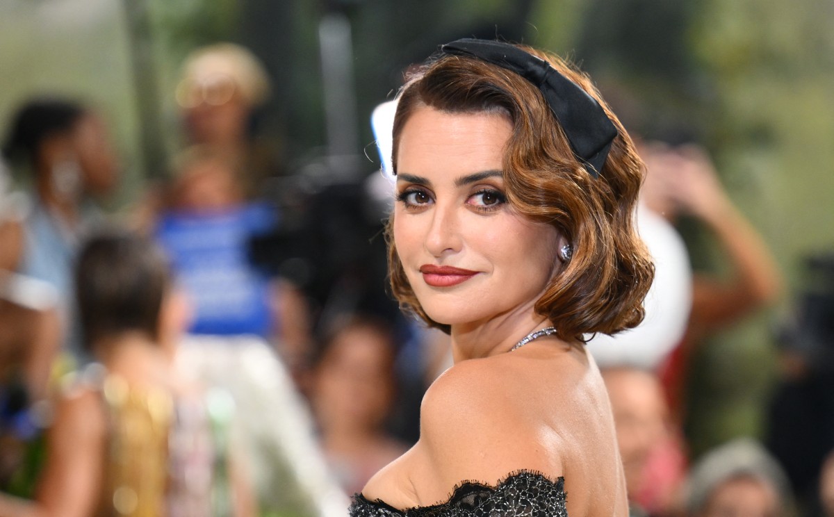 تسريحات شعر الكاريه والريترو بأسلوب Penelope Cruz