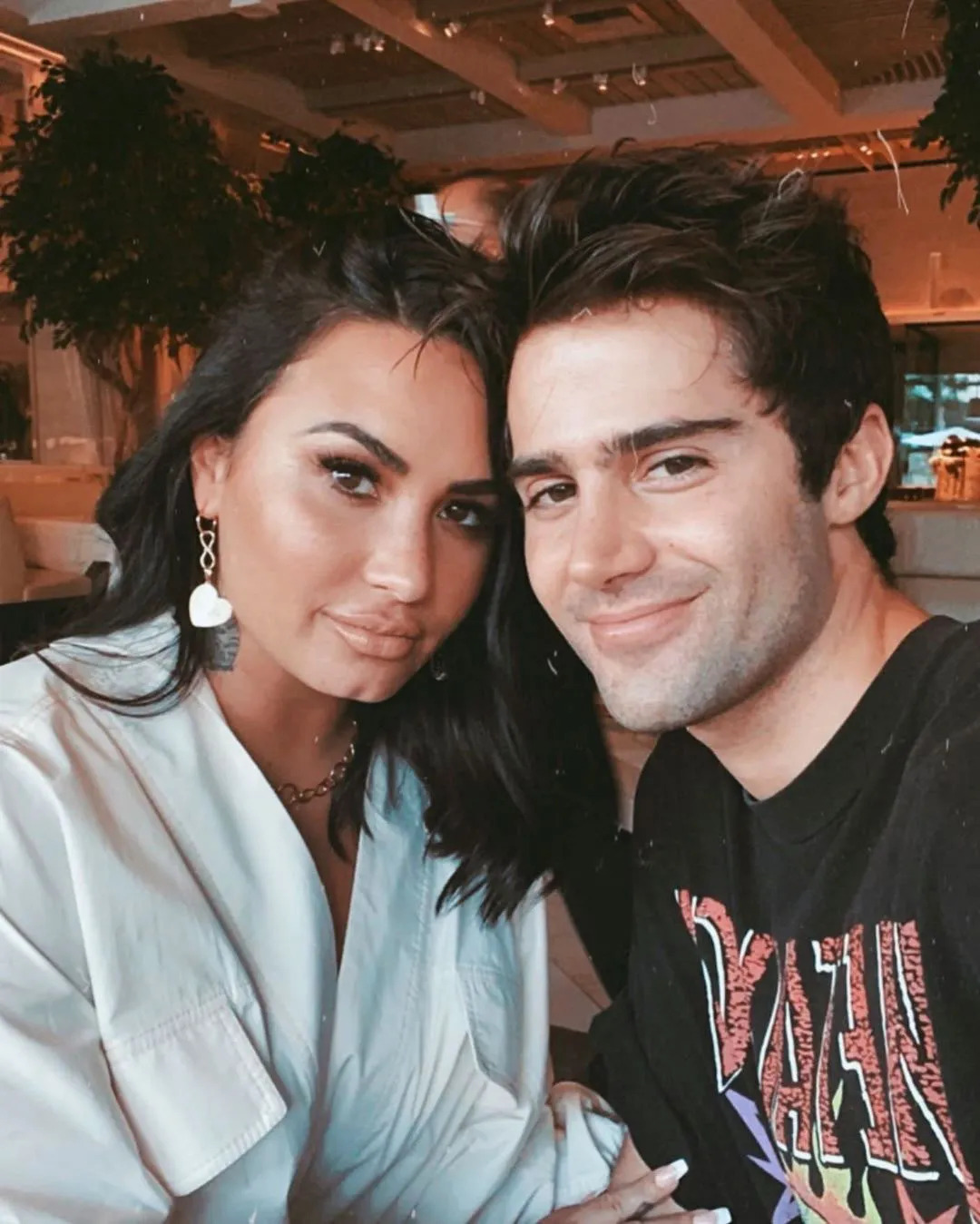 ديمي لوفاتو Demi Lovato وماكس إيريتش Max Ehrich