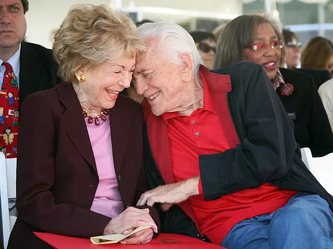 كيرك دوغلاس Kirk Douglas وآن بويدنز Anne Buydens