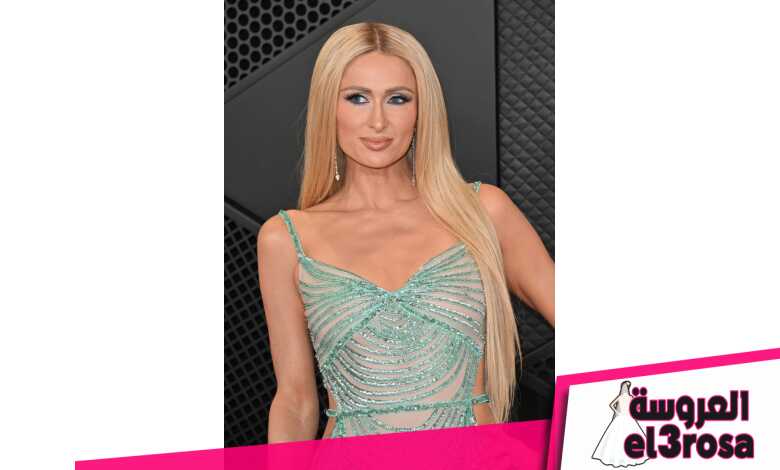 اطلالة Paris Hilton برسمات المكياج الفضي البراق